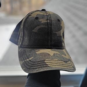 Camo baseball cap